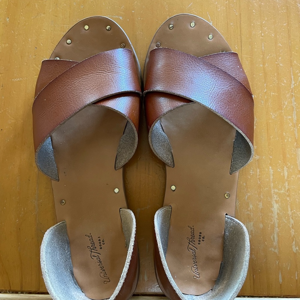 Universal Thread Women’s Brown Sandals